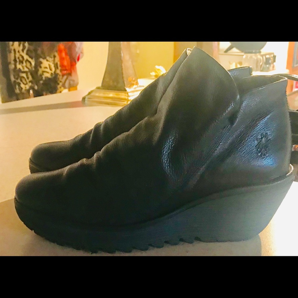 Fly London boots sz 9